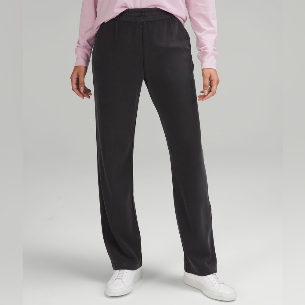 NWOT Lululemon Softstreme High-Rise Pant
Full Length